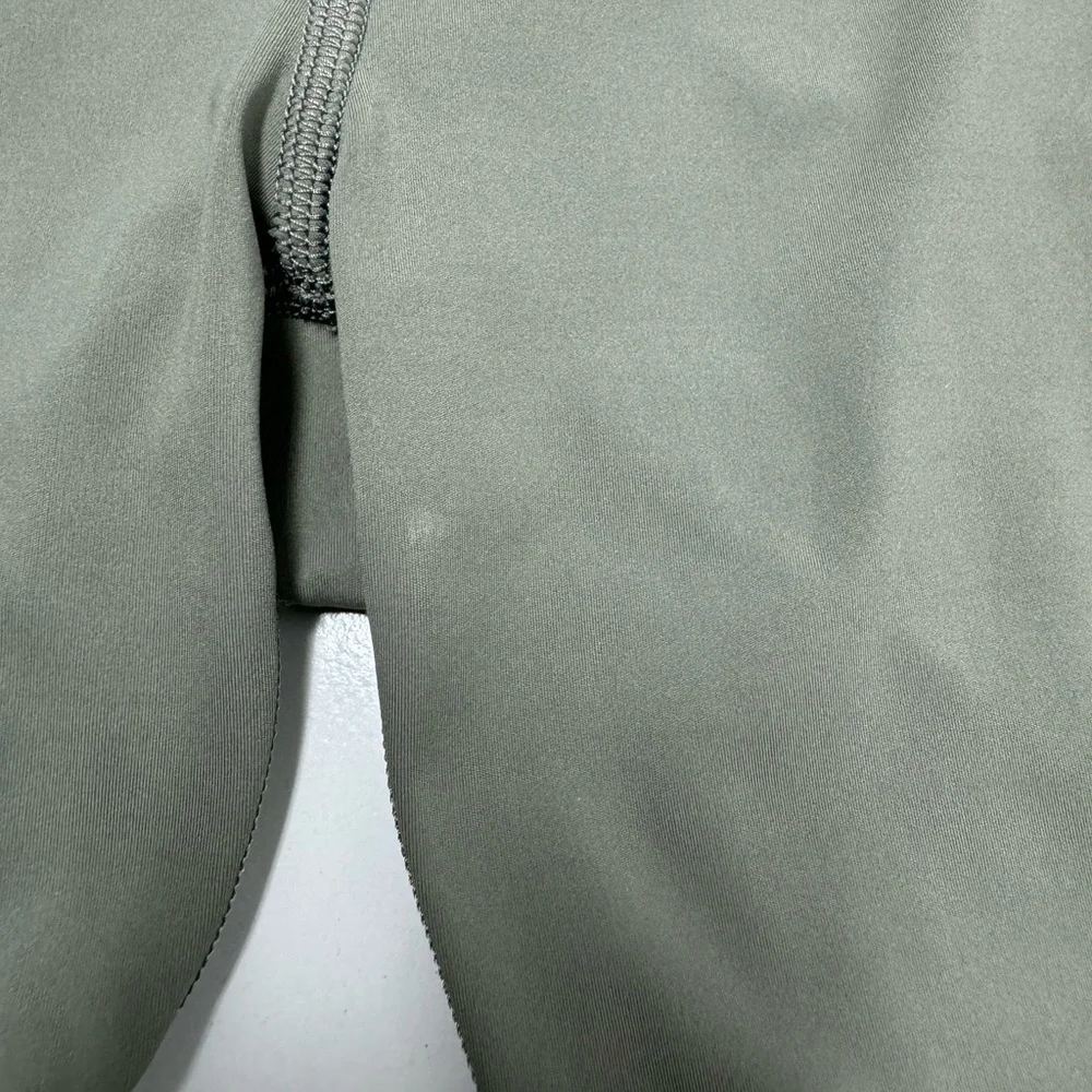 Lululemon Fast & Free 7/8 Tight II *25” in Grey Sage,‎ Size 6